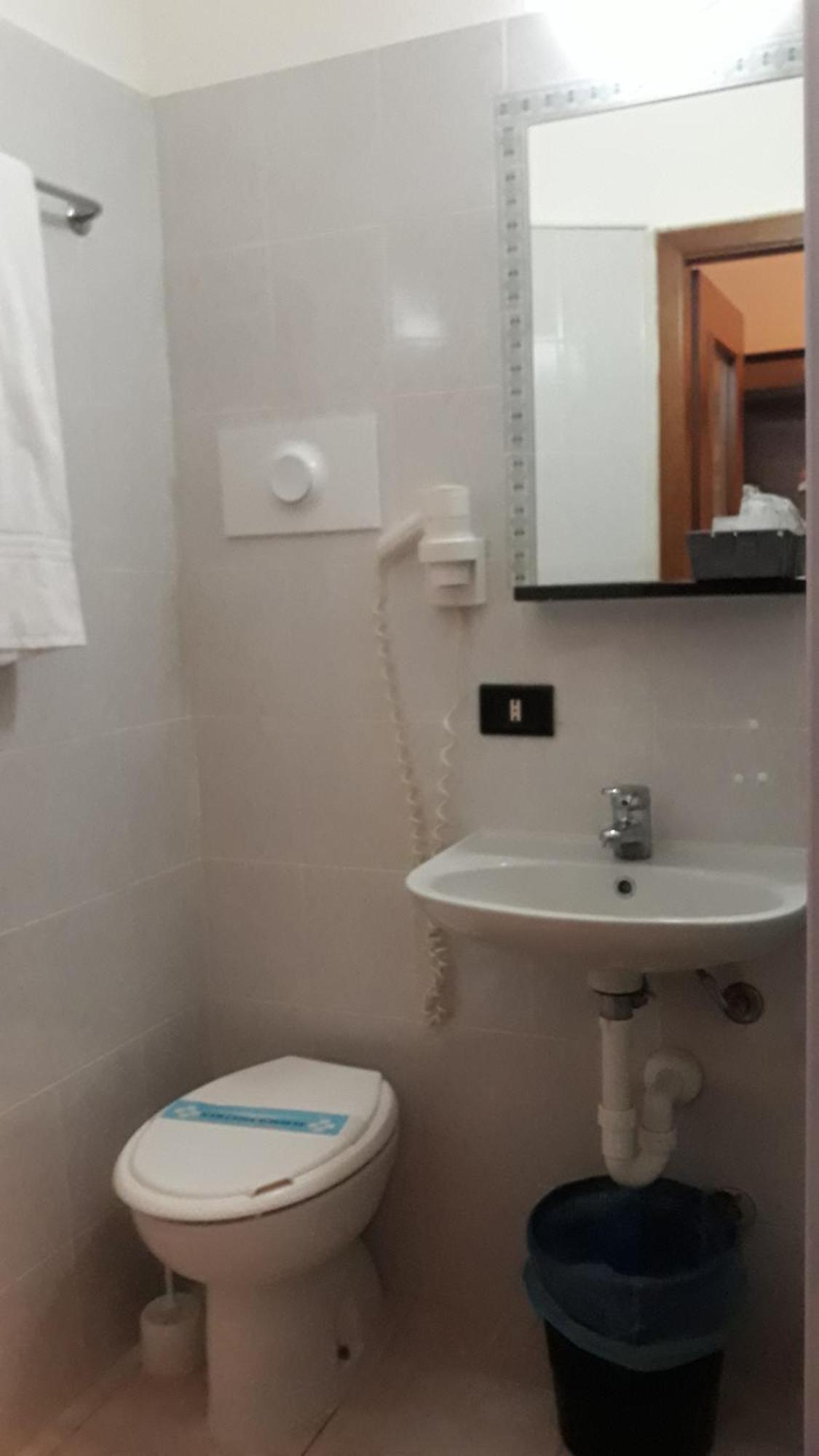 Hotel Salus Милан Экстерьер фото
