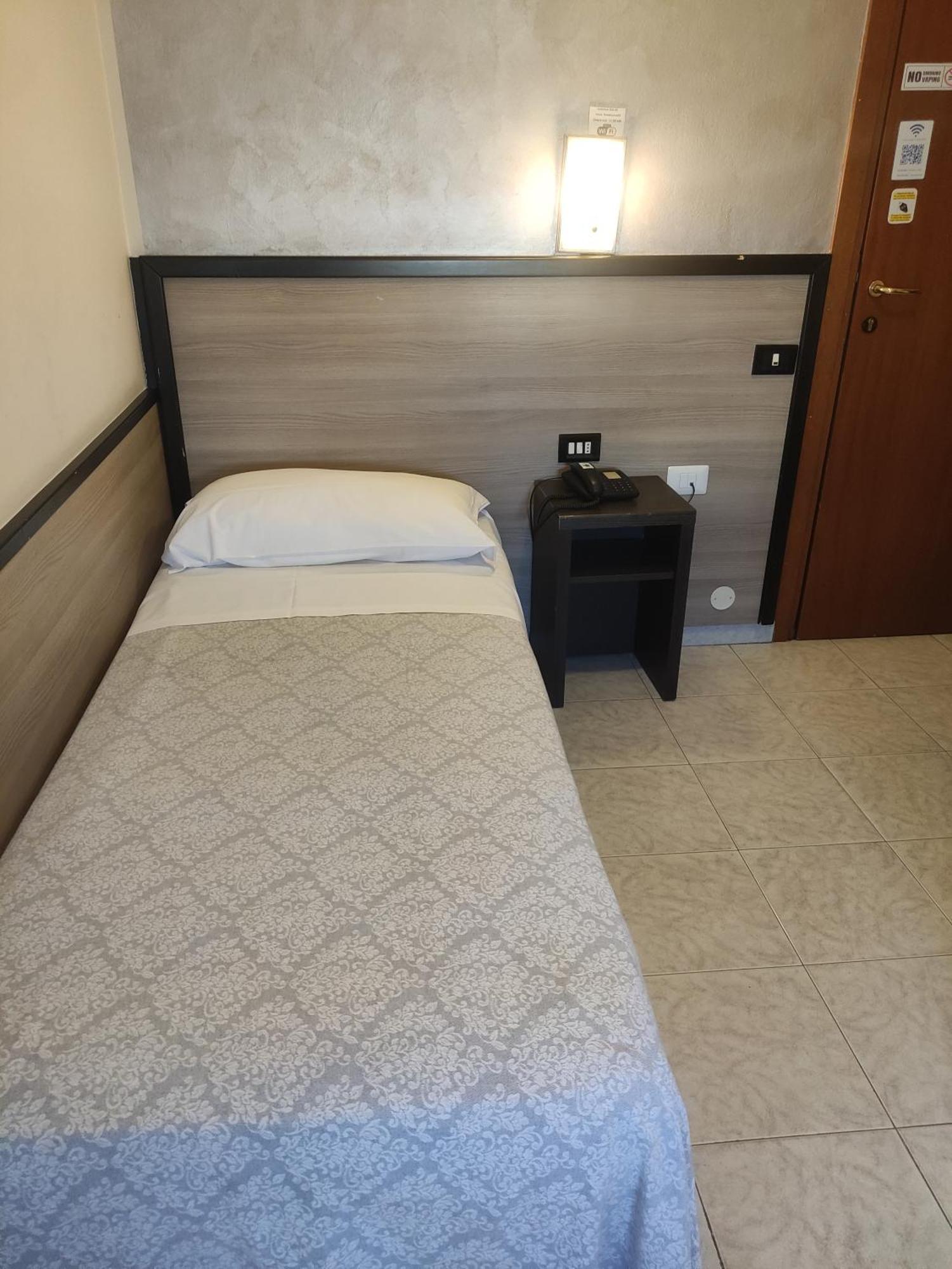Hotel Salus Милан Экстерьер фото