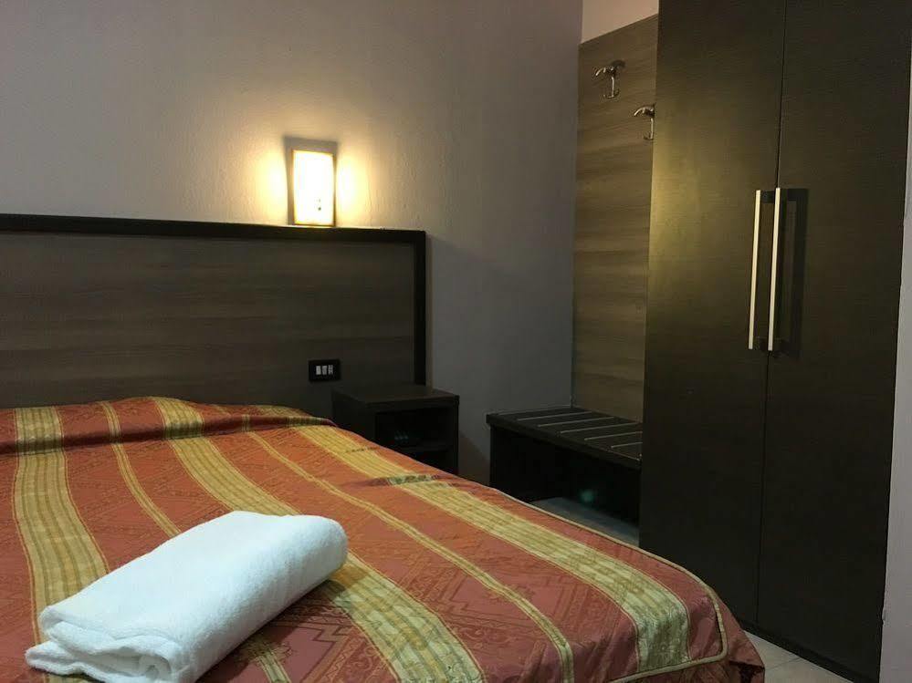 Hotel Salus Милан Экстерьер фото