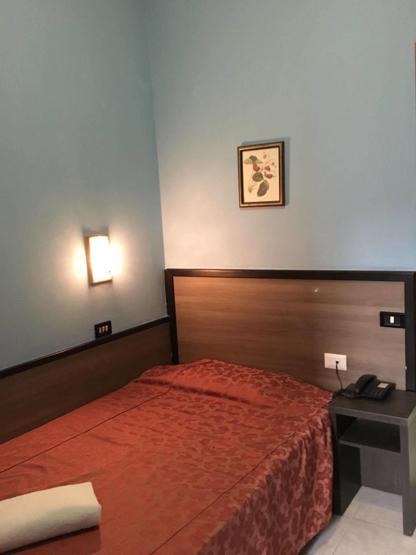 Hotel Salus Милан Экстерьер фото