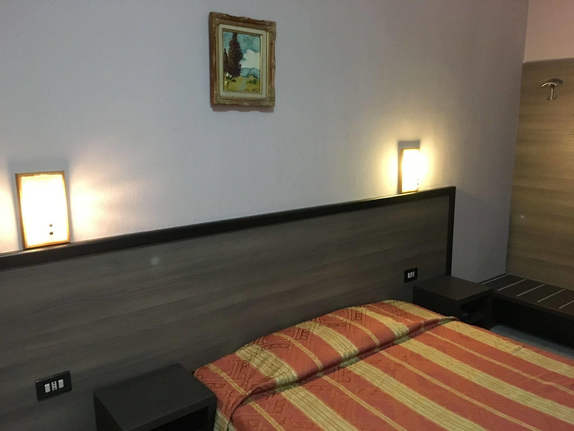 Hotel Salus Милан Экстерьер фото