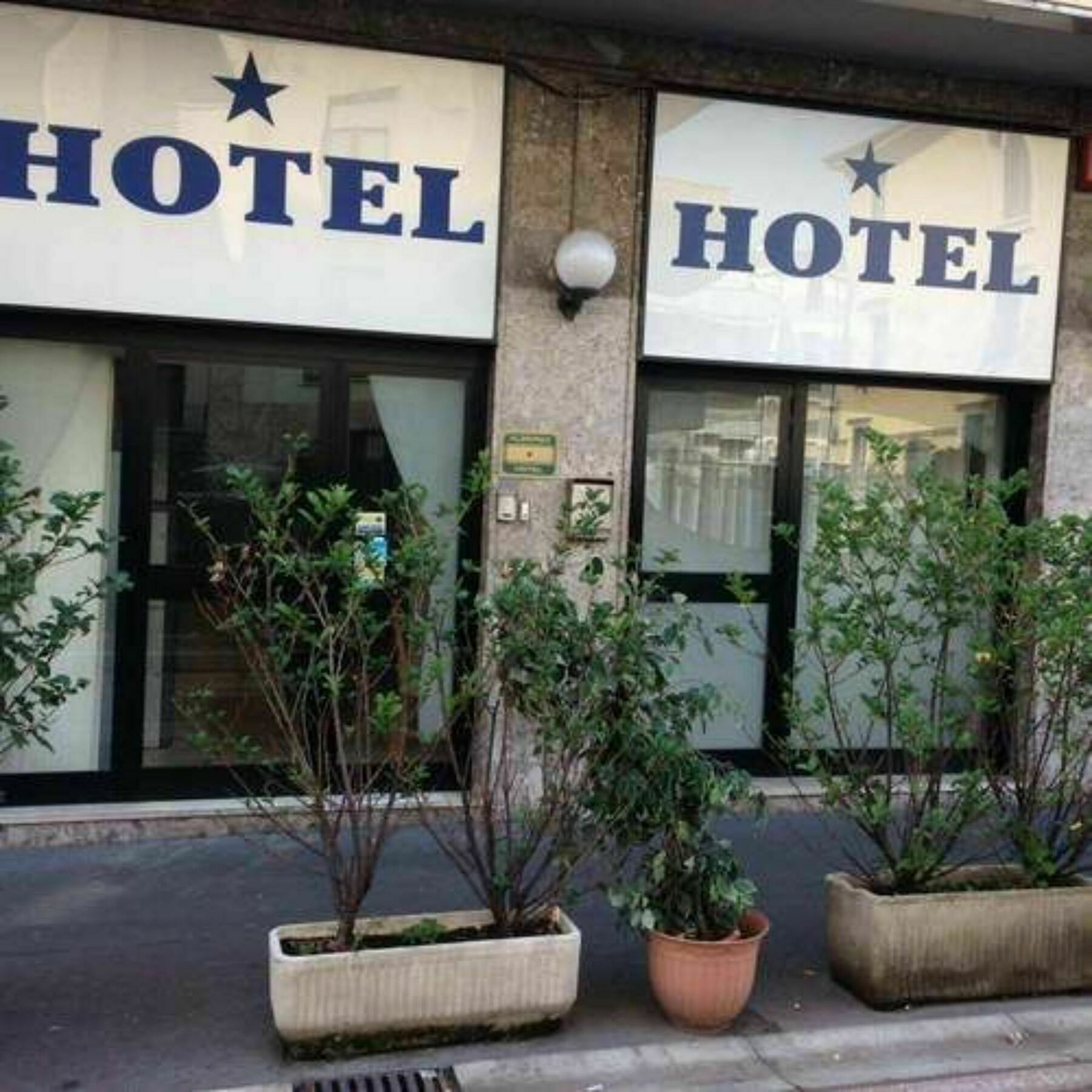 Hotel Salus Милан Экстерьер фото